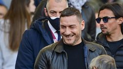 Ligabue, omaggio a Totti nell’ultimo brano “Una canzone senza tempo”