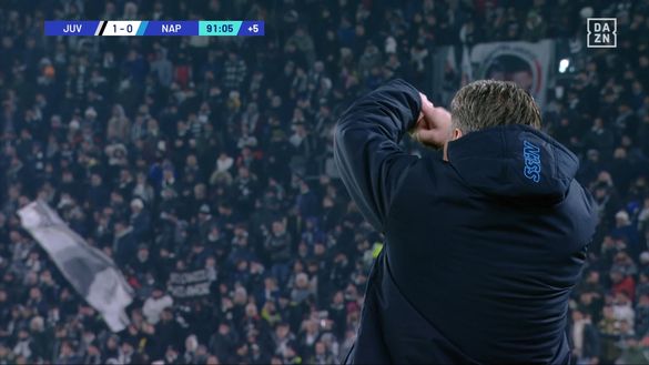 FOTO Juve-Napoli, torna l’iconico gesto dell’orologio di Mazzarri- immagine 2