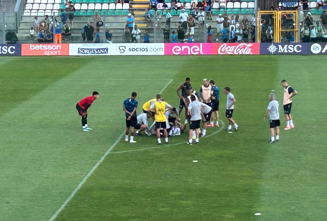 GALLERY Marin finisce a terra dopo uno scontro di gioco e lascia l’allenamento - immagine 5