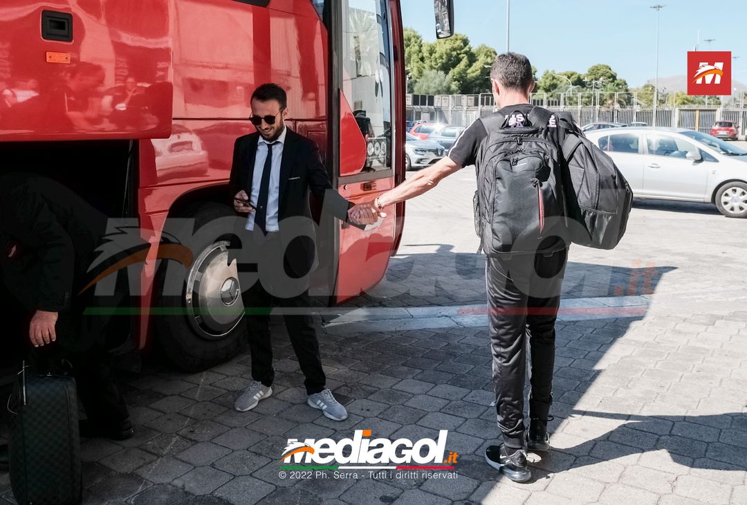 FOTO Ternana-Palermo, i rosanero in partenza dallo stadio “Renzo Barbera” (Gallery) - immagine 21