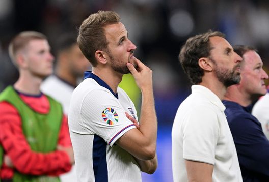 Harry Kane, attaccante e capitano dell'Inghilterra, dopo la sconfitta contro la Spagna in finale a Euro2024. (Photo by Stu Forster/Getty Images) Harry Kane e Gareth Southgate