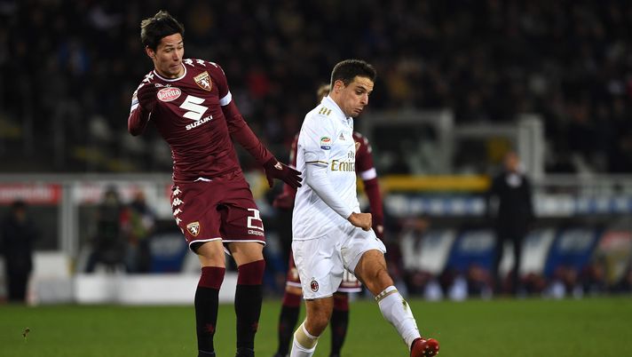 TURIN, ITALY - JANUARY 16: Sasa Lukic (L) of FC Torino competes with Giacomo Bonaventura of AC Milan during the Serie A match between FC Torino and AC Milan at Stadio Olimpico di Torino on January 16, 2017 in Turin, Italy. (Photo by Valerio Pennicino/Getty Images) Torino-Pescara: Lukic, ora facci capire. E’ la tua occasione - immagine 1