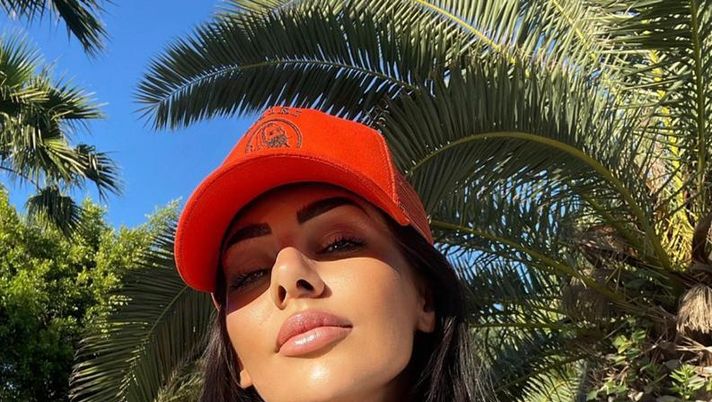 Tifosa Inter, Erjona Sulejmani riscalda l’attesa nerazzurra per la finale di Champions League Tifosa Inter, Erjona Sulejmani riscalda l’attesa nerazzurra per la finale di Champions League - immagine 1