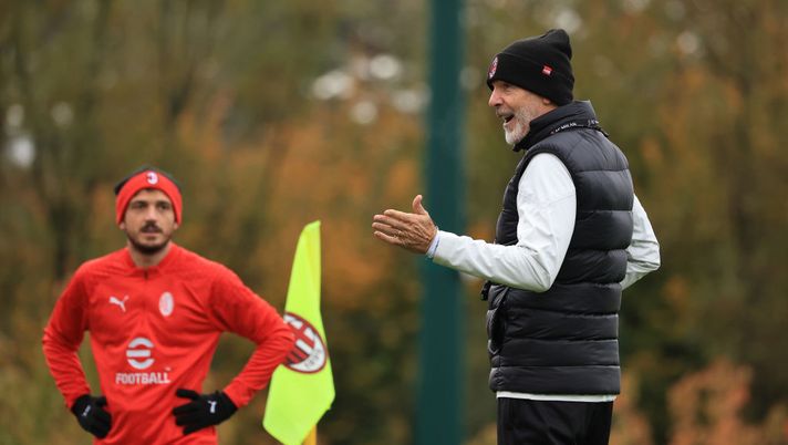 CAIRATE, ITALY - NOVEMBER 09: Stefano Pioli Head coach of AC Milan gestures during an AC Milan Training Session at Milanello on November 09, 2023 in Cairate, Italy. (Photo by Giuseppe Cottini/AC Milan via Getty Images) La lezione della Champions - immagine 1