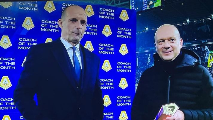 Juve-Napoli, Allegri premiato allo Stadium prima del fischio di inizio - immagine 1