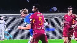 Ndicka abbraccia Hojlund in ripartenza: ma per Colombo non è fallo – LE FOTO