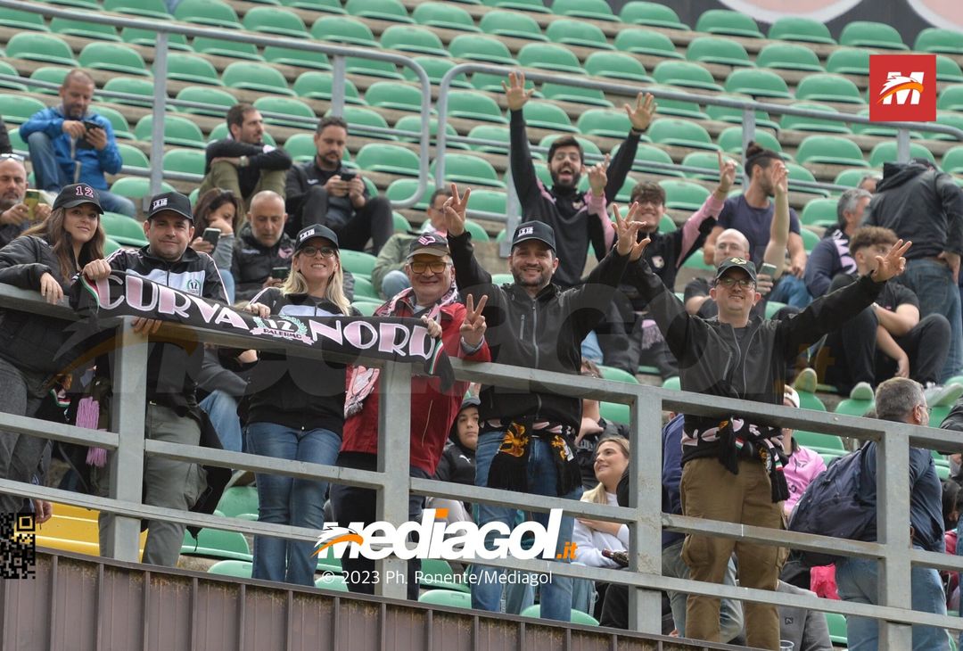 FOTOTIFO Palermo-Cittadella 0-1, gli scatti ai tifosi al “Renzo Barbera” (GALLERY) - immagine 69