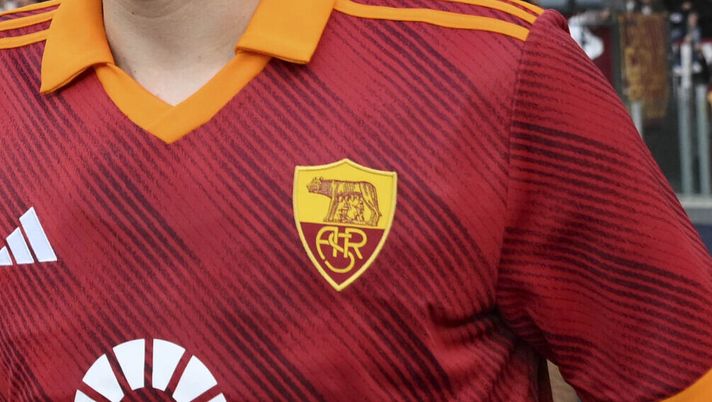 Roma, torna il vecchio stemma sulle maglie: verrà reintrodotto il prossimo anno - immagine 1