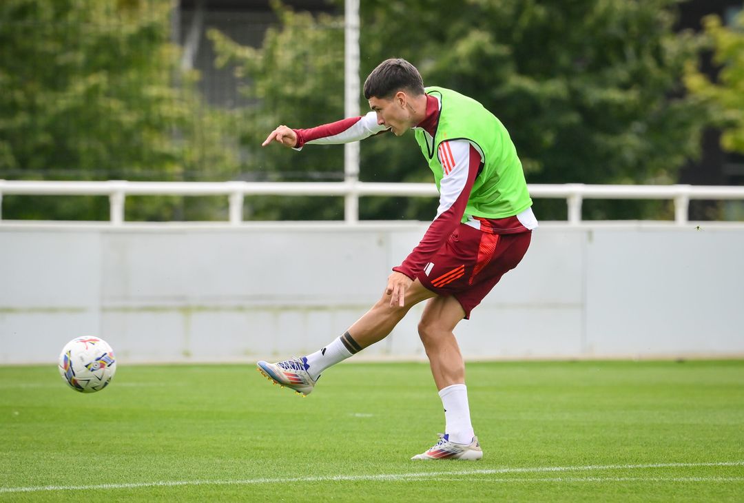 Roma, primo allenamento in Inghilterra per Dovbyk – FOTO GALLERY - immagine 33