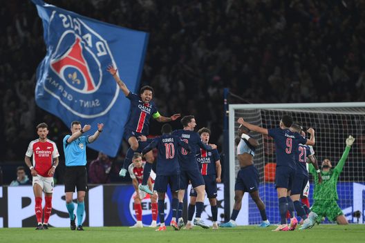 Il Paris Saint Germain esulta al fischio finale (Foto di David Ramos/Getty Images) Au revoir, Arsenal: il PSG è finalmente diventato grande?- immagine 6