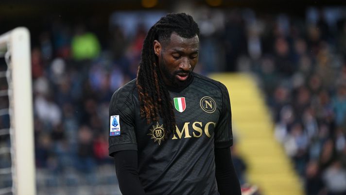 EMPOLI, ITALY - APRIL 20: Zambo Anguissa of Napoli during the Serie A TIM match between Empoli FC and SSC Napoli at Stadio Carlo Castellani on April 20, 2024 in Empoli, Italy. (Photo by SSC NAPOLI/SSC NAPOLI via Getty Images) Del Genio su Anguissa: “Stagione inspiegabile. Peggio anche di Cajuste in un aspetto” - immagine 1