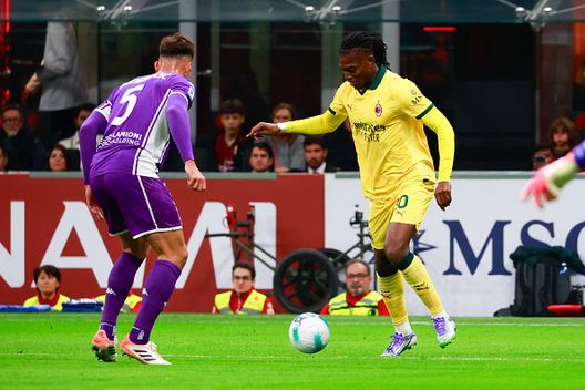 Rafael Leao gioca durante la partita di Serie A tra AC Milan e Fiorentina allo stadio Giuseppe Meazza di Milano Serie A, settimo atto: record negativo di reti segnate- immagine 3