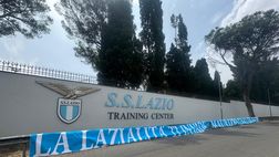Lazio | “Maurizio uno di noi”, i tifosi riaccolgono così Sarri a Formello – VIDEO