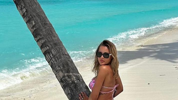 Dasha, “luna di miele” alle Maldive col suo Andrea. Fisico strepitoso per lady Pinamonti - immagine 1