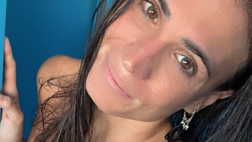 Carolina, selfie in costume blocca i social. Lady Cassano scuote il web con le sue curve hot