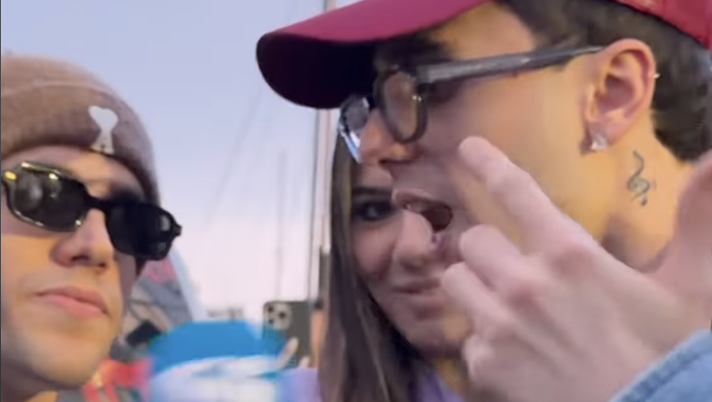 LDA e Aka7even senza veli da Sanremo: “Forza Napoli! Conte va riconfermato” – VIDEO LDA e Aka7even senza veli da Sanremo: “Forza Napoli! Conte va riconfermato” – VIDEO - immagine 1