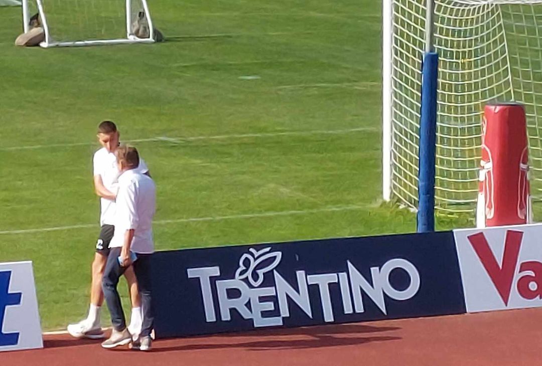 Gollini è tornato ufficialmente al Napoli, ecco sul campo di Carciato dopo il suo arrivo a sorpresa questa mattina