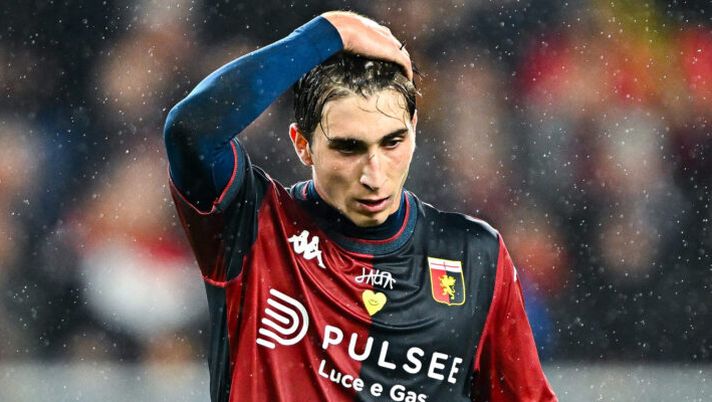 GENOA, ITALY - DECEMBER 7: Fabio Miretti of Genoa reacts with disappointment during the Serie A match between Genoa and Torino at Stadio Luigi Ferraris on December 7, 2024 in Genoa, Italy. (Photo by Simone Arveda/Getty Images) Genoa, dalle conferme di Miretti e Cornet alla pista Karlsson: le ultime sul mercato - immagine 1