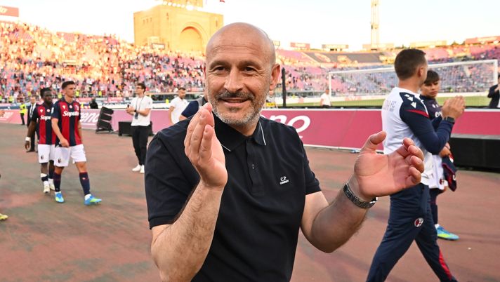 BOLOGNA, ITALY - MAY 23: Vincenzo Italiano head coach of Bologna FC celebrates during the Serie A match between Bologna FC 1909 and FC Internazionale at Renato Dall'Ara Stadium on May 23, 2026 in Bologna, Italy. (Photo by Alessandro Sabattini/Getty Images) Italiano-Napoli, accordo raggiunto! Domani il faccia a faccia col Bologna – TS - immagine 1