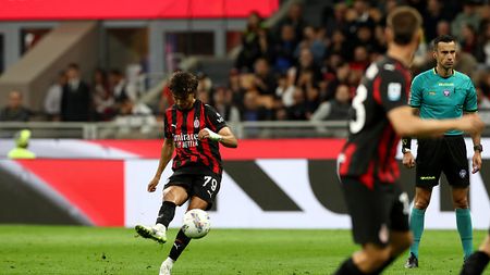 MILAN, ITALY - MAY 24: Joao Felix of AC Milan scores his team's second goal during the Serie A match between AC Milan and Monza at Stadio Giuseppe Meazza on May 24, 2025 in Milan, Italy. (Photo by Marco Luzzani/Getty Images) segna Joao