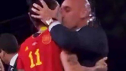 Caso Rubiales: la Spagna minaccia l’ammutinamento, Federazione contro Hermoso