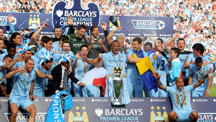 Premier League, l’ex arbitro inglese Mike Dean riapre la pista complottista sul successo del City nel 2012 - immagine 1