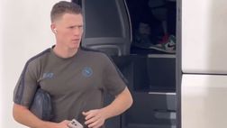 Il Napoli è alla Domus Arena: i calciatori azzurri scendono dal pullman