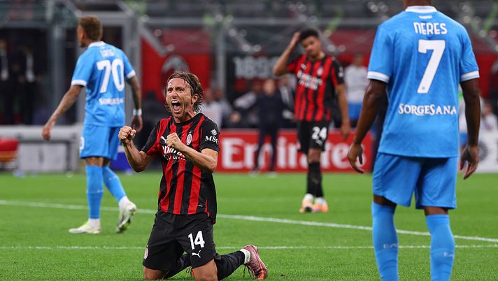 MILAN, ITALY - SEPTEMBER 28: Luka Modric of AC Milan celebrates the win at end of the Serie A match between AC Milan and SSC Napoli at Giuseppe Meazza Stadium on September 28, 2025 in Milan, Italy. (Photo by Giuseppe Cottini/AC Milan via Getty Images) Modric incanta la serie anche a 40 anni: l’elogio di Luca Toni - immagine 1