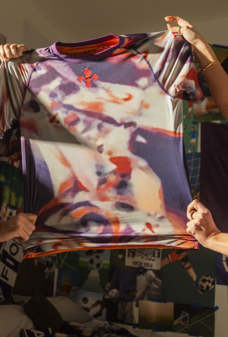 FOTO – La quarta maglia della Fiorentina. Tra arancione e double-face - immagine 2