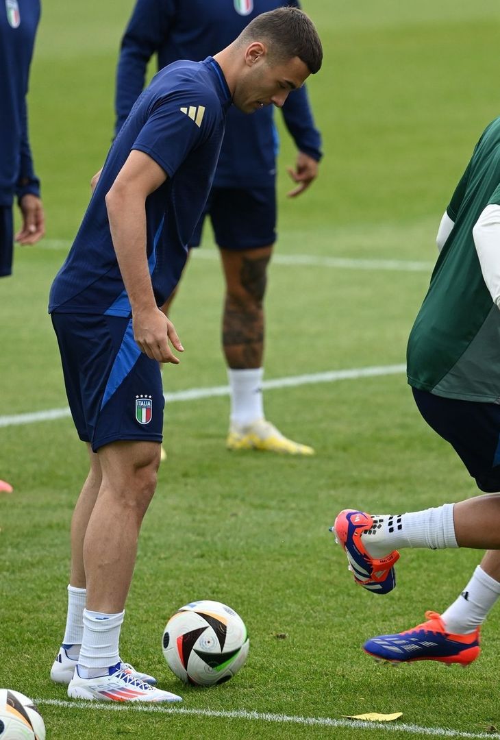 GALLERY Ultimo allenamento per l’Italia prima del debutto: c’è anche Buongiorno - immagine 7