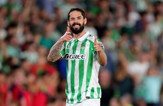 SEVILLE, SPAIN - APRIL 24: Isco of Real Betis celebrates scoring his team's third goal during the LaLiga match between Real Betis Balompie and Real Valladolid CF at Estadio Benito Villamarin on April 24, 2025 in Seville, Spain. (Photo by Fran Santiago/Getty Images) isco