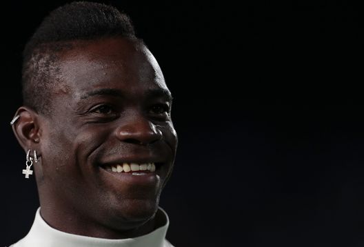 Mario Balotelli sorride prima della partita di Serie A tra Brescia Calcio e ACF Fiorentina allo Stadio Mario Rigamonti il 21 ottobre 2019 a Brescia, Italia. (Foto di Emilio Andreoli/Getty Images) Balotelli come Sturridge: probabile trasferimento in Australia- immagine 2
