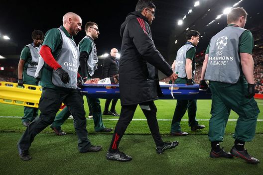 Noa Lang, che rischio ad Anfield: operato ad una mano- immagine 2