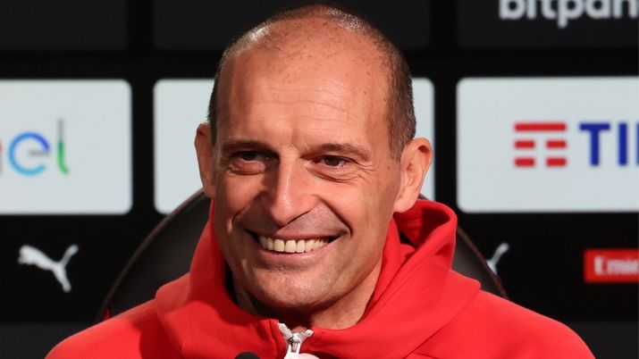 Massimiliano Allegri (allenatore AC Milan), qui durante una conferenza stampa con i rossoneri a Milanello | Milan News (Getty Images) Napoli-Milan, l'avvicinamento dei rossoneri di Allegri alla partita del 'Maradona'