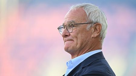 BOLOGNA, ITALY - SEPTEMBER 02: Claudio Ranieri head coach of Cagliari Calcio looks on during the Serie A TIM match between Bologna FC and Cagliari Calcio at Stadio Renato Dall'Ara on September 02, 2023 in Bologna, Italy. (Photo by Alessandro Sabattini/Getty Images)