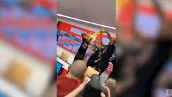 VIDEO / Bayer Leverkusen campione, Xabi Alonso annaffiato con la birra