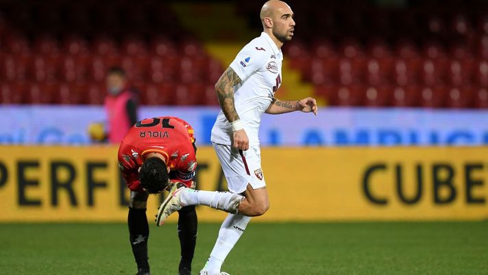 BENEVENTO, ITALY - JANUARY 22: Simone Zaza of Torino celerbates scoring the 2nd Torino goal during the Serie A match between Benevento Calcio and Torino FC at Stadio Ciro Vigorito on January 22, 2021 in Benevento, Italy. (Photo by Francesco Pecoraro/Getty Images) Torino, addio a Zaza con pentimento ma anche un po’ di riconoscenza - immagine 1