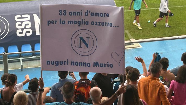 FOTO Spunta un bellissimo cartello in tribuna al Patini: “Auguri nonno Mario!” - immagine 1