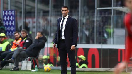 MILAN, ITALY - DECEMBER 17: Raffaele Palladino, Head Coach of AC Monza, looks on during the Serie A TIM match between AC Milan and AC Monza at Stadio Giuseppe Meazza on December 17, 2023 in Milan, Italy. (Photo by Marco Luzzani/Getty Images)