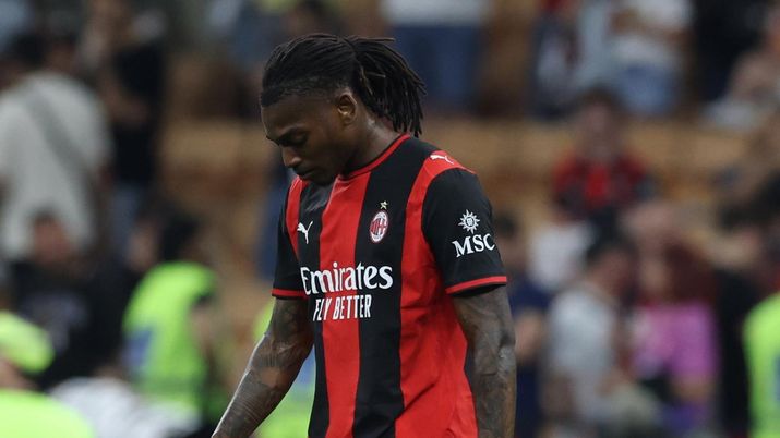 Rafael Leao, attaccante AC Milan, potrebbe lasciare i rossoneri nel calciomercato estivo 2026 | Milan News (Credits foto: Getty Images) Calciomercato Milan, United e Arsenal su Leao: il punto da Schira