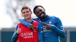Pavard, look casual e caviglia fasciata: la foto pubblicata da Thuram che reagisce così