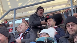 Cori contro ADL: “Bari non è Napoli, vattene!”. La simpatica mimica di un tifoso