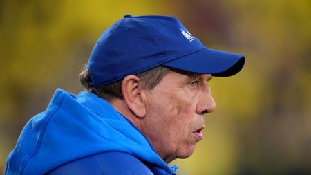 VILLARREAL, SPAIN - MARCH 14: Jean-Louis Gasset, Head Coach of Marseille, looks on during the UEFA Europa League 2023/24 round of 16 second leg match between Villarreal CF and Olympique Marseille at Estadio de la Ceramica on March 14, 2024 in Villarreal, Spain. (Photo by Aitor Alcalde/Getty Images)