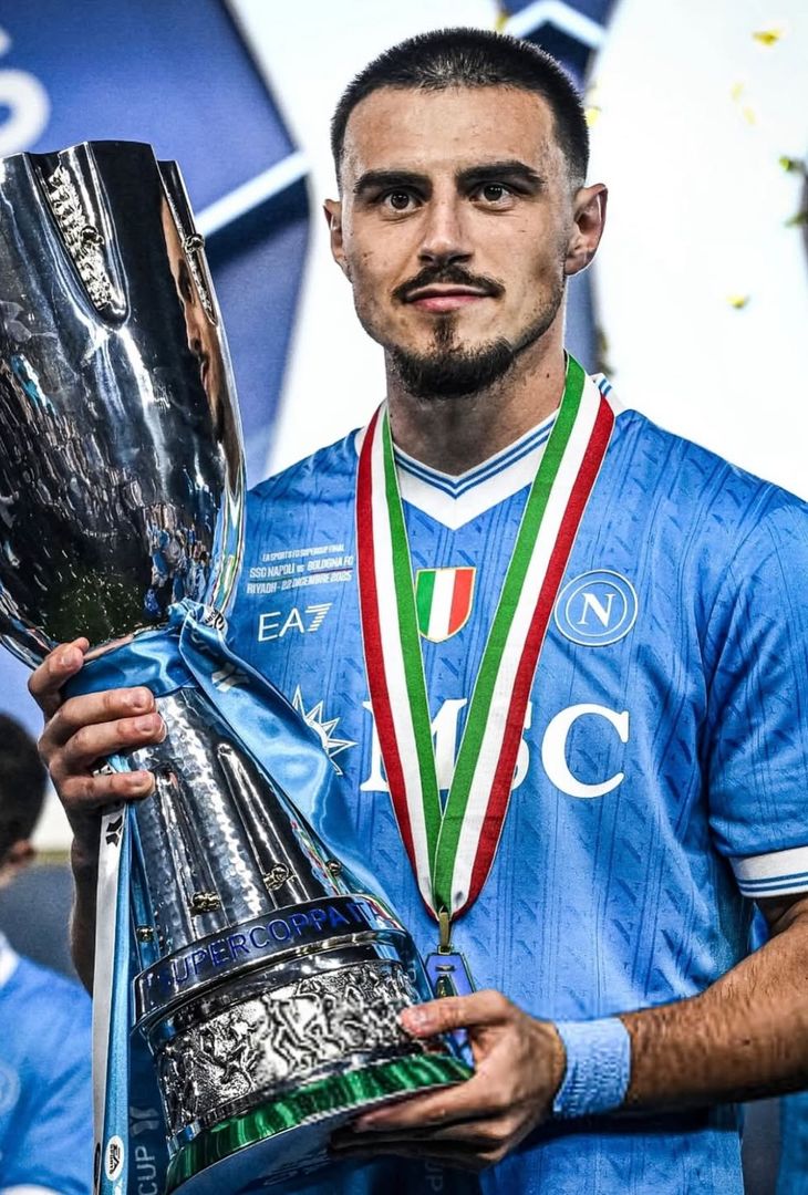 Elmas ironizza sui social in attesa del 2026: viaggi, campo e mister yes –  LE FOTO - immagine 8