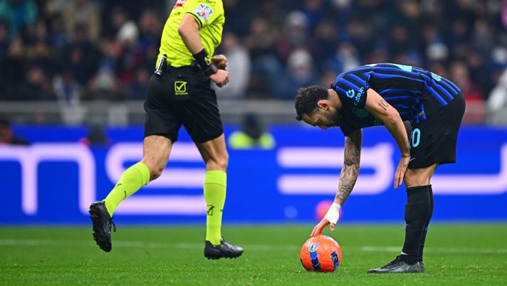 Getty Images Calhanoglu, serata da dimenticare: doppio errore lancia il Milan. Come l’anno scorso col Napoli - immagine 1