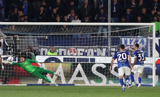 Como-Inter, Massa fischia un fallo che non c’è. Il VAR dà rigore. La battuta di Caressa dice tutto- immagine 3