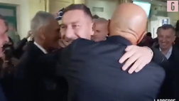 Ex Roma, Spalletti e Totti: l’abbraccio della ‘pace’ | VIDEO