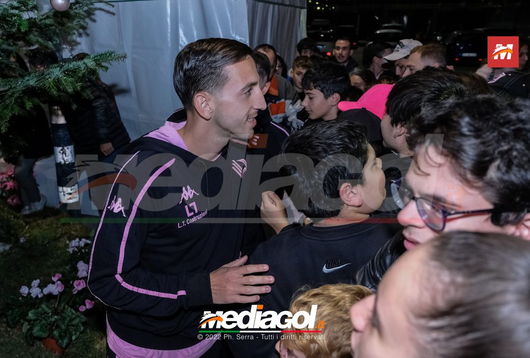 FOTO Palermo: Accardi, Saric e Gomes accendono l’albero al ‘Barbera’ (Gallery) - immagine 36