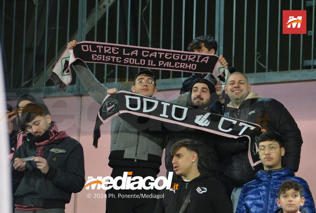 FOTOTIFO Palermo-Bari 3-0, gli scatti ai tifosi al “Renzo Barbera” (GALLERY) - immagine 38