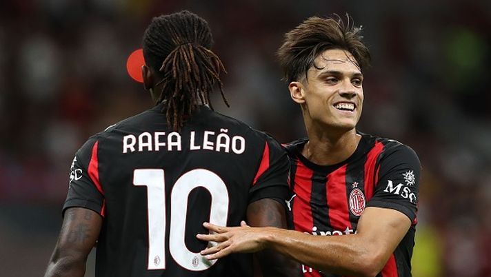 MILAN, ITALY - AUGUST 17: Rafael Leao of AC Milan celebrates with his team-mate Samuele Ricci after scoring the opening goal during the Coppa Italia match between AC Milan and SSC Bari at Stadio San Siro on August 17, 2025 in Milan, Italy. (Photo by Marco Luzzani/Getty Images)  Leao Nkunku